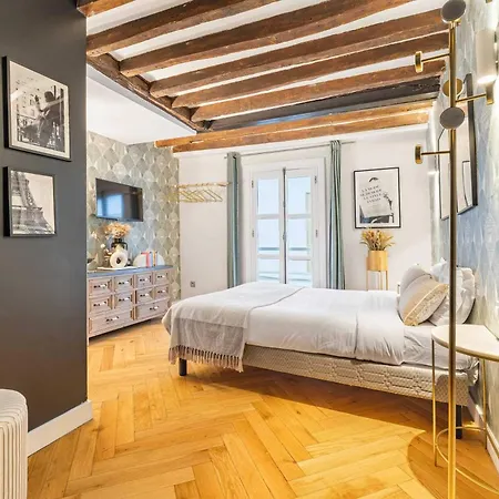Historical In The Heart Of -6 Apartment